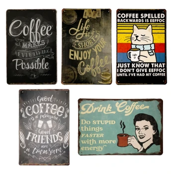 De metalen bordjes in deze set zijn Drink coffee, Good coffee good friends, Coffee spelled, Life is short en Coffee possible.. Deze wandborden zijn 20 x 30cm groot en kunnen zowel buiten als binnen worden opgehangen.