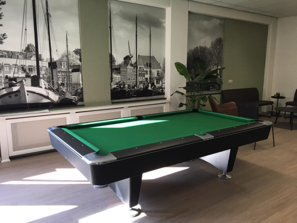 Pooltafel en/of voetbaltafel op school