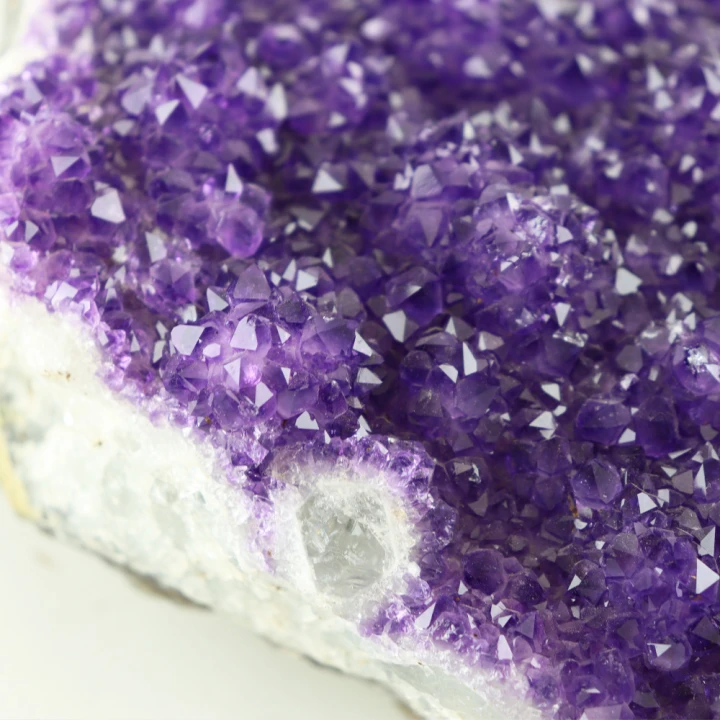 22127-3-Amethist-Cluster-aaa+-2455gram-closeup2