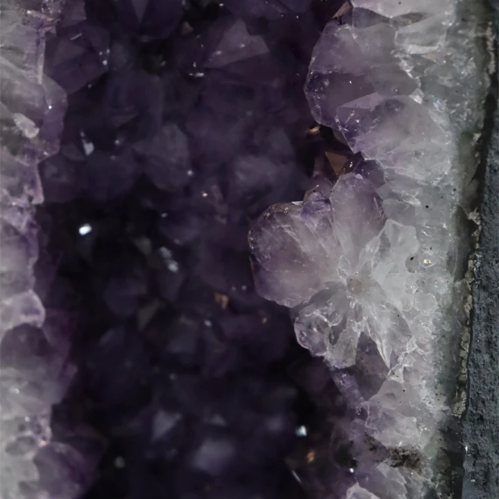 22124-2-amethist-geode-78-kilo-closeup