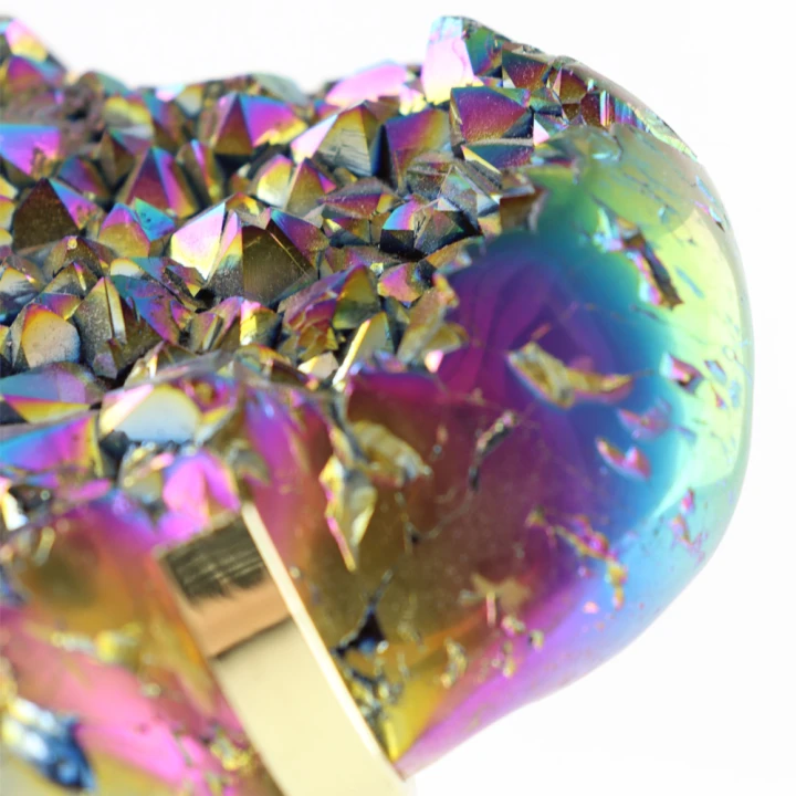 22009-5-titanium-hart-op-gouden-standaard-closeup2