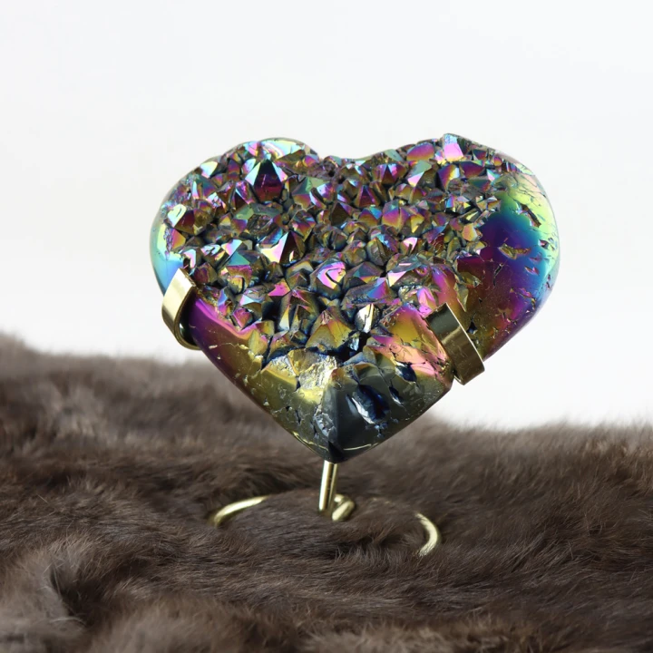 22009-5-titanium-hart-op-gouden-standaard-kleedje