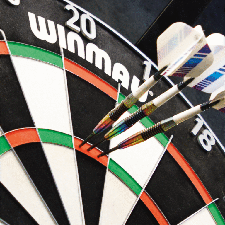 Dart accessoires kopen? Dit heb je nodig voor de ultieme dart setup thuis