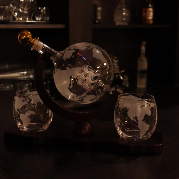1 Wereldbol Whiskey Karaf Met Glazen