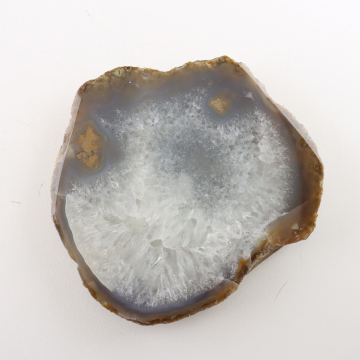 Witte agaatschijf met bruine accenten