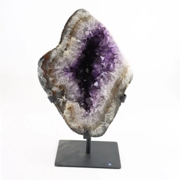 Grote amethist op standaard 7950 gram