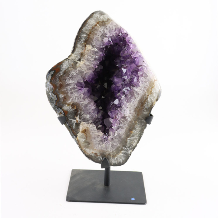 Grote amethist op standaard 7950 gram