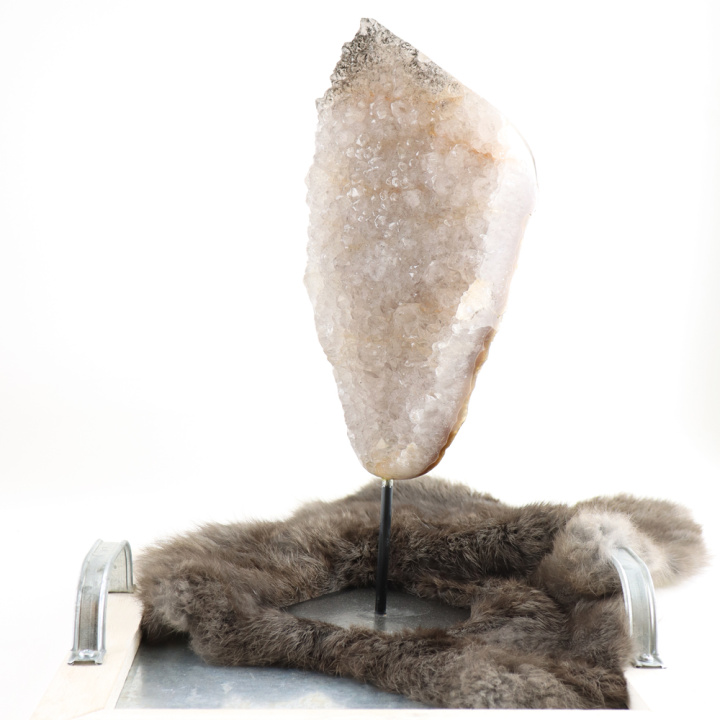 Amethist rots op standaard