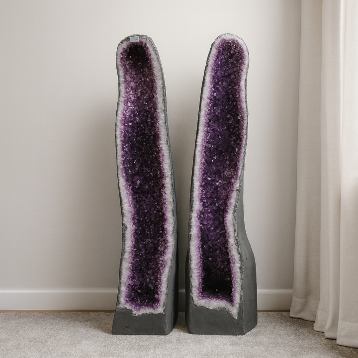 twee exclusieve amethist geodes. set van 2.