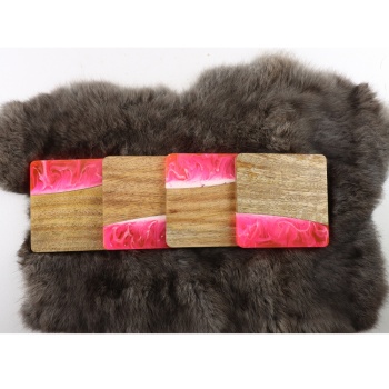 Houten onderzetters vierkant roze