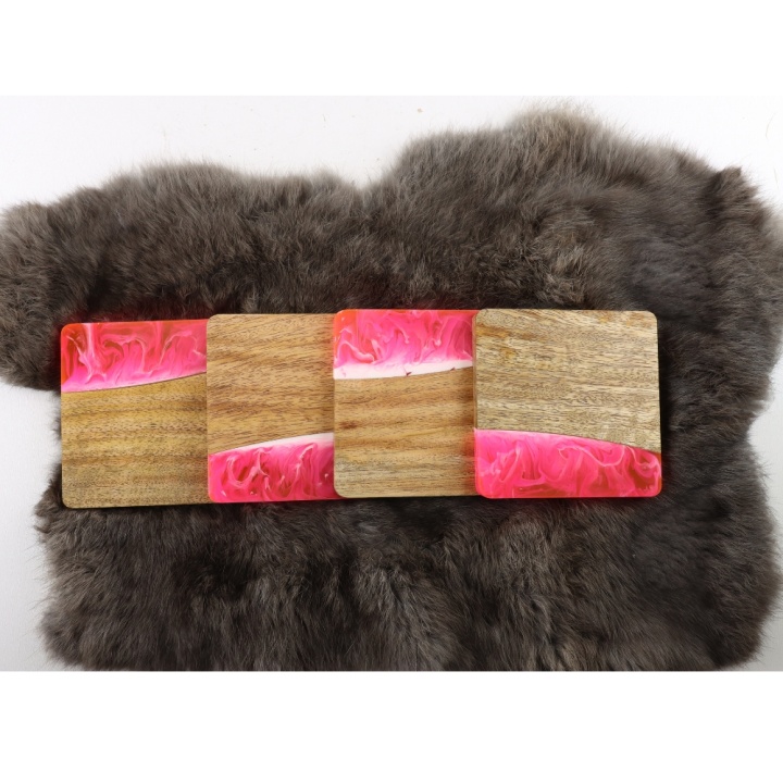 Houten onderzetters vierkant roze