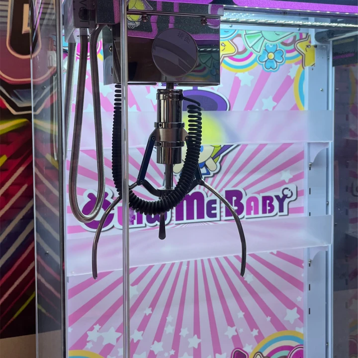 19336 – Claw-me-baby-grijpmachine-grijpert-sfeer-1